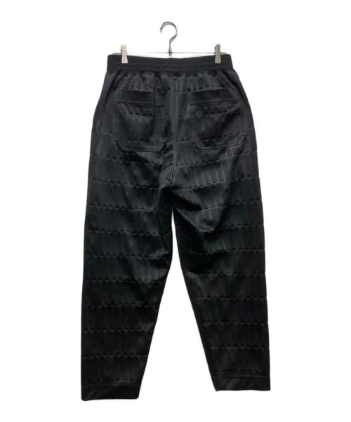 A-POC ABLE ISSEY MIYAKE（エイポック エイブル イッセイ ミヤケ）A-POC ABLE ISSEY MIYAKE (エイポック エイブル イッセイ ミヤケ) TYPE-E 001 エンボス加工イージートラウザーズ AT61JF631 ブラック サイズ:3の古着・服飾アイテム