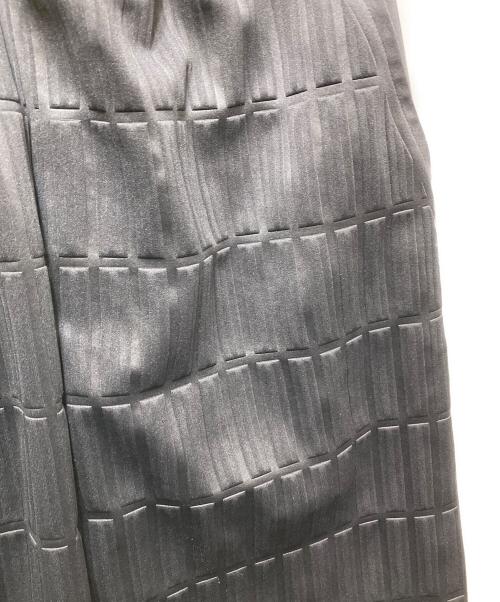 A-POC ABLE ISSEY MIYAKE（エイポック エイブル イッセイ ミヤケ）A-POC ABLE ISSEY MIYAKE (エイポック エイブル イッセイ ミヤケ) TYPE-E 001 エンボス加工イージートラウザーズ AT61JF631 ブラック サイズ:3の古着・服飾アイテム