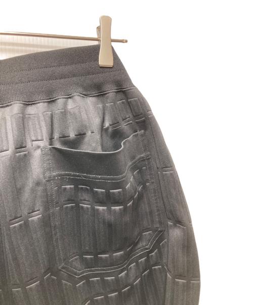 A-POC ABLE ISSEY MIYAKE（エイポック エイブル イッセイ ミヤケ）A-POC ABLE ISSEY MIYAKE (エイポック エイブル イッセイ ミヤケ) TYPE-E 001 エンボス加工イージートラウザーズ AT61JF631 ブラック サイズ:3の古着・服飾アイテム