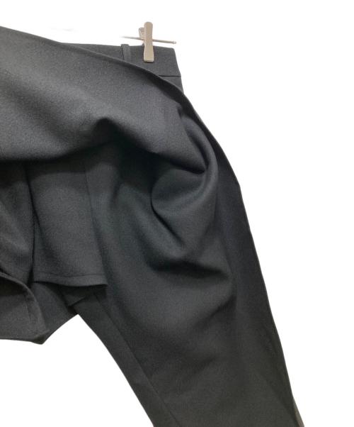 ISSEY MIYAKE（イッセイミヤケ）ISSEY MIYAKE (イッセイミヤケ) CALLIGRAPH アシンメトリーデザインパンツ　 26AW  ブラック サイズ:2の古着・服飾アイテム
