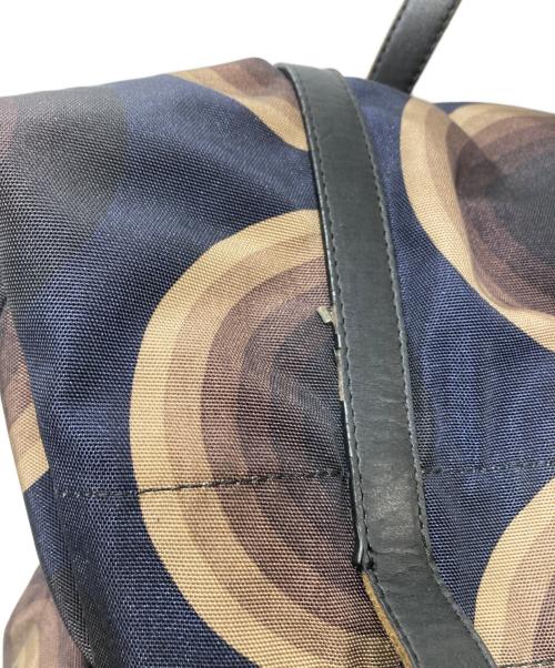 DRIES VAN NOTEN（ドリスヴァンノッテン）DRIES VAN NOTEN (ドリスヴァンノッテン) Verner Panton (ベルナーパントン) ウェーブ柄バックパック ネイビー×ブラウンの古着・服飾アイテム