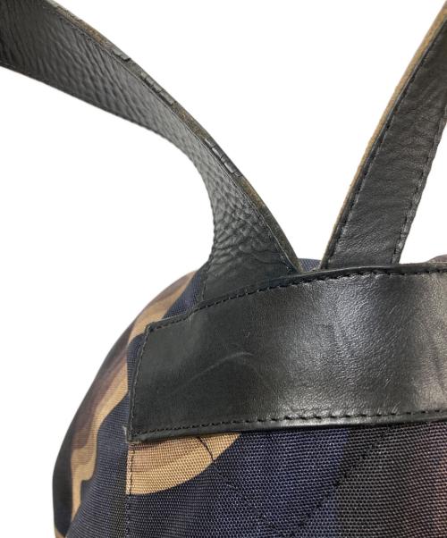 DRIES VAN NOTEN（ドリスヴァンノッテン）DRIES VAN NOTEN (ドリスヴァンノッテン) Verner Panton (ベルナーパントン) ウェーブ柄バックパック ネイビー×ブラウンの古着・服飾アイテム
