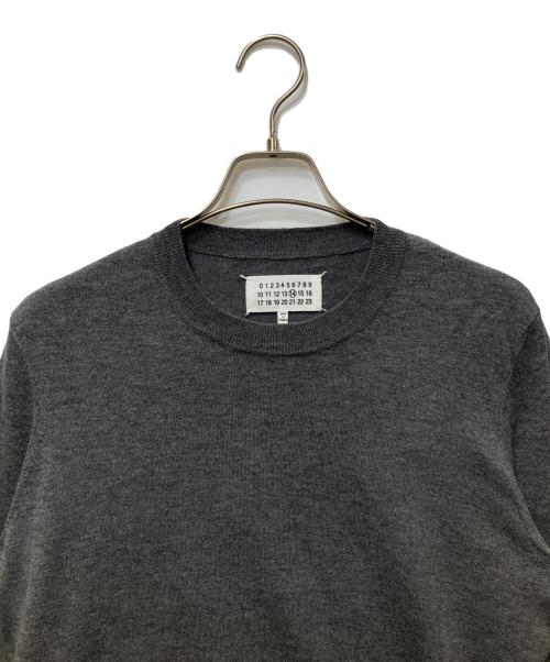 Maison Margiela（メゾンマルジェラ）Maison Margiela (メゾンマルジェラ) エルボーパッチ クルーネックニット　15AW / Martin Margiela 14 チャコールグレー サイズ:Sの古着・服飾アイテム
