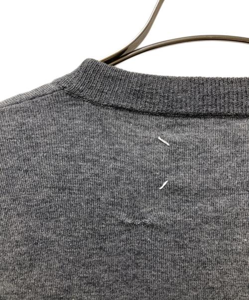 Maison Margiela（メゾンマルジェラ）Maison Margiela (メゾンマルジェラ) エルボーパッチ クルーネックニット　15AW / Martin Margiela 14 チャコールグレー サイズ:Sの古着・服飾アイテム