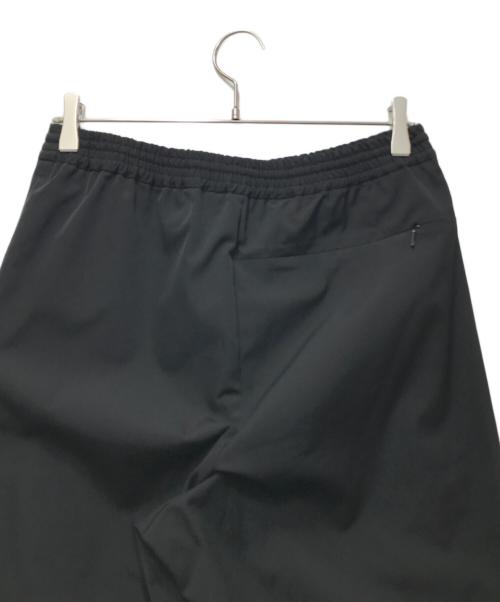HYKE（ハイク）HYKE (ハイク) TASLAN TWILL TAPERED PANTS（タスランツイルテーパードパンツ） 242-13292 ブラック サイズ:3の古着・服飾アイテム