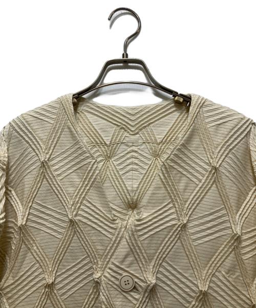 A-POC ABLE ISSEY MIYAKE（エイポック エイブル イッセイ ミヤケ）A-POC ABLE ISSEY MIYAKE (エイポック エイブル イッセイ ミヤケ) TYPE-O 023カーディガン ホワイト サイズ:3の古着・服飾アイテム