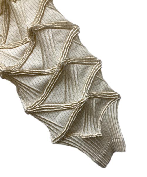 A-POC ABLE ISSEY MIYAKE（エイポック エイブル イッセイ ミヤケ）A-POC ABLE ISSEY MIYAKE (エイポック エイブル イッセイ ミヤケ) TYPE-O 023カーディガン ホワイト サイズ:3の古着・服飾アイテム