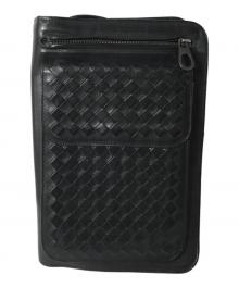 BOTTEGA VENETA（ボッテガベネタ）の古着「イントレチャートクラッチバッグ / ジゴロバッグ / 129528」｜ブラック