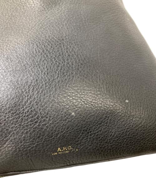 A.P.C.（アーペーセー）A.P.C. (アーペーセー) Sac Havane  / レザー巾着ショルダーバッグ ブラックの古着・服飾アイテム