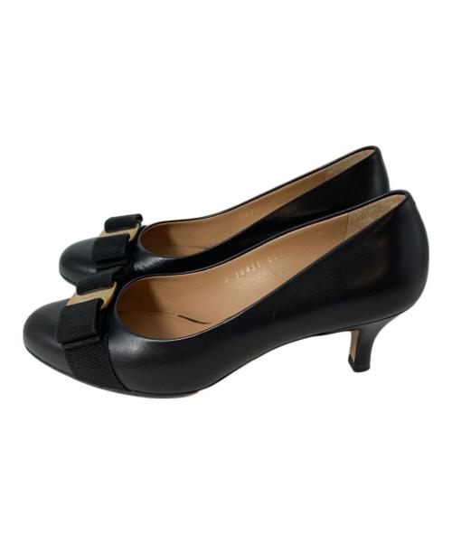 Salvatore Ferragamo（サルヴァトーレ フェラガモ）Salvatore Ferragamo (サルヴァトーレ フェラガモ) ヴァラリボンパンプス YB30431 0055 ブラック サイズ:5 1/2の古着・服飾アイテム