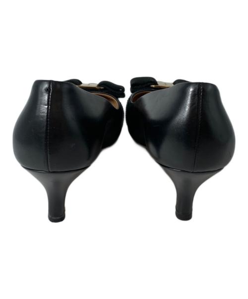 Salvatore Ferragamo（サルヴァトーレ フェラガモ）Salvatore Ferragamo (サルヴァトーレ フェラガモ) ヴァラリボンパンプス YB30431 0055 ブラック サイズ:5 1/2の古着・服飾アイテム