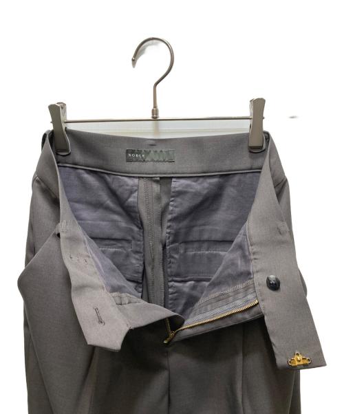 Noble（ノーブル）Noble (ノーブル) 【洗える】エステルツイルストレッチスラックスパンツ グレー サイズ:38の古着・服飾アイテム