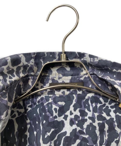 LOUIS VUITTON（ルイ ヴィトン）LOUIS VUITTON (ルイ ヴィトン) カモフラージュ柄シャツ　RM111 MSSH60BJI　 グレー サイズ:XSの古着・服飾アイテム