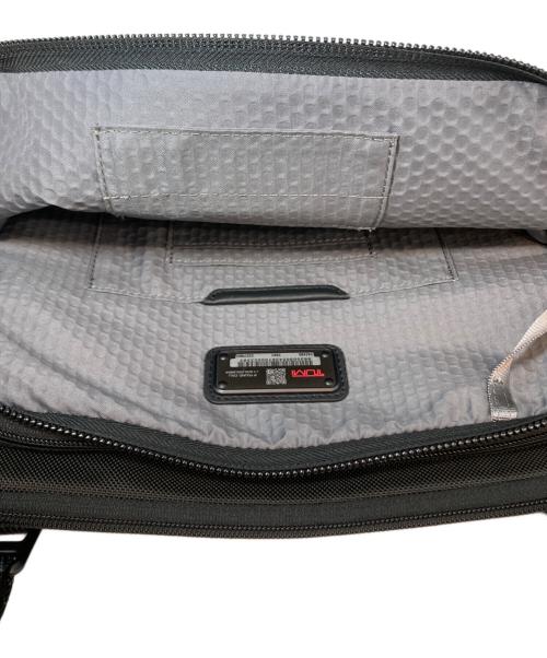 TUMI（トゥミ）TUMI (トゥミ) ALPHA BRAVO サーヴィス クロスボディ グレーの古着・服飾アイテム