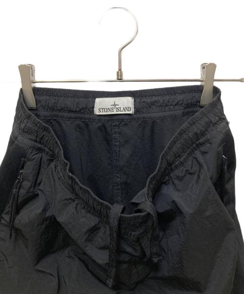 STONE ISLAND（ストーンアイランド）STONE ISLAND (ストーンアイランド) サイドロゴ トレーニングパンツ 811530919 V029 ブラック サイズ:W28の古着・服飾アイテム