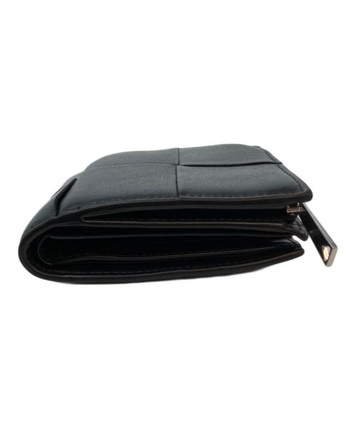 BOTTEGA VENETA（ボッテガベネタ）BOTTEGA VENETA (ボッテガベネタ) カセット マキシイントレチャート  / 2つ折財布 ブラックの古着・服飾アイテム