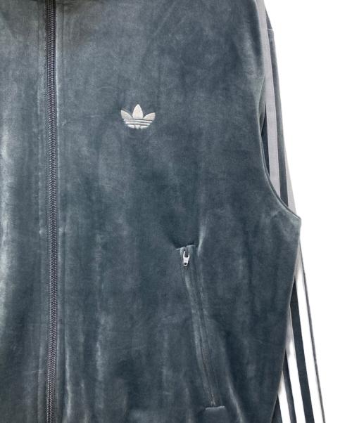 adidas（アディダス）adidas (アディダス) FIREBIRD VELOUR TRACK TOP(ファイアーバードベロアトラックトップ)　 グレー サイズ:XSの古着・服飾アイテム