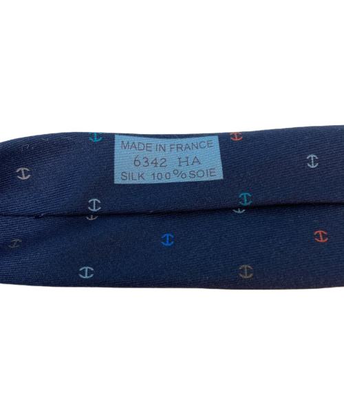 HERMES（エルメス）HERMES (エルメス) トゥティ・フルッティ・エケストル シルクタイ　フランス製　シルク100％ ネイビー サイズ:採寸参照の古着・服飾アイテム