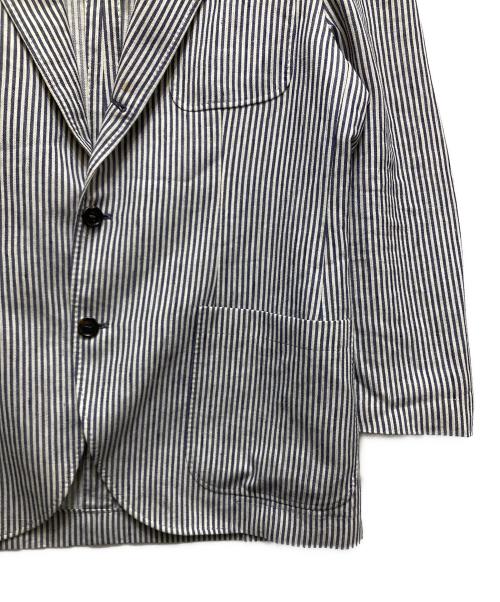BRUNELLO CUCINELLI（ブルネロクチネリ）BRUNELLO CUCINELLI (ブルネロクチネリ) 段返り3B ストライプ柄 テーラードジャケット　イタリア製 ホワイト×ネイビー サイズ:52の古着・服飾アイテム