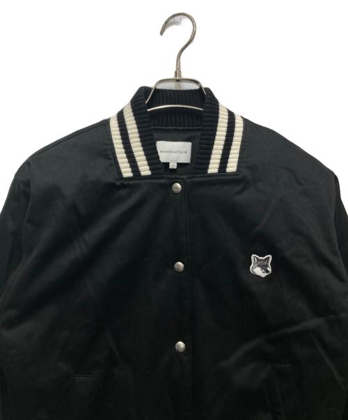 maison kitsune（メゾンキツネ）maison kitsune (メゾンキツネ) フォックスヘッドサテンテディボンバージャケット / スタジャン / LW02104WW0093 ブラック サイズ:Sの古着・服飾アイテム