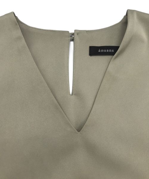 anuans（アニュアンス）anuans (アニュアンス) ツイストフリルVネックブラウス カーキ サイズ:Fの古着・服飾アイテム