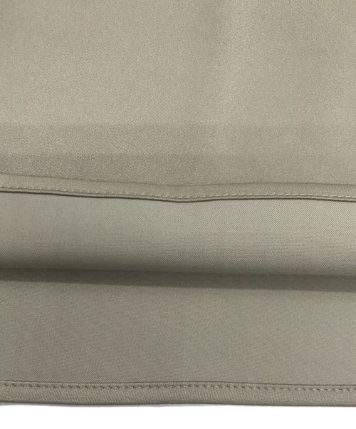 anuans（アニュアンス）anuans (アニュアンス) ツイストフリルVネックブラウス カーキ サイズ:Fの古着・服飾アイテム