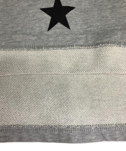 CONVERSE TOKYO（コンバーストウキョウ）CONVERSE TOKYO (コンバーストウキョウ) VOLUME SLEEVE LOGO SWEAT グレー サイズ:表記無の古着・服飾アイテム