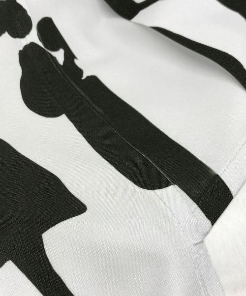 HOMME PLISSE ISSEY MIYAKE（オム プリッセ イッセイ ミヤケ）HOMME PLISSE ISSEY MIYAKE (オムプリッセ イッセイ ミヤケ) PRESS PRINT SHIRT/プレスプリントシャツ/20AWコレクション グレー×ブラック サイズ:3の古着・服飾アイテム