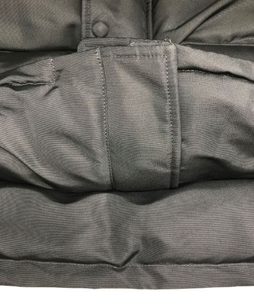 ALEXANDER McQUEEN（アレキサンダーマックイーン）ALEXANDER McQUEEN (アレキサンダーマックイーン) バックロゴプリント ナイロンダウンベスト ブラック サイズ:48の古着・服飾アイテム