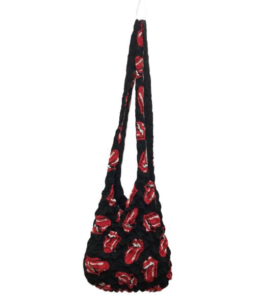 masu（エムエーエスユー）masu (エムエーエスユー) THE ROLLING STONES (ザ ローリングストーンズ) TONGUE AND LIPS POPCORN BAG/コラボバッグ ブラック×レッドの古着・服飾アイテム