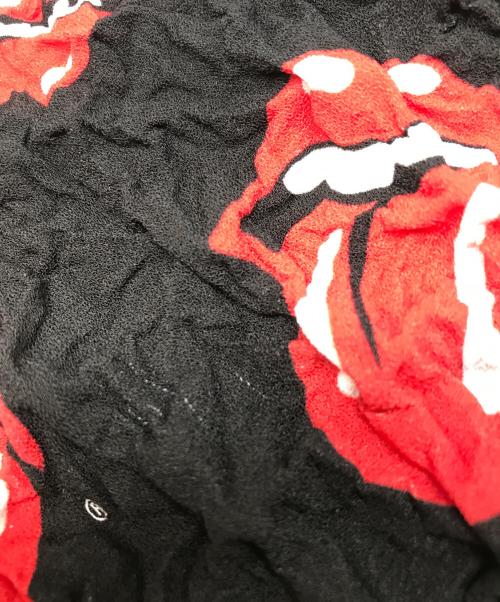 masu（エムエーエスユー）masu (エムエーエスユー) THE ROLLING STONES (ザ ローリングストーンズ) TONGUE AND LIPS POPCORN BAG/コラボバッグ ブラック×レッドの古着・服飾アイテム