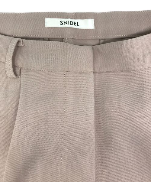Snidel（スナイデル）Snidel (スナイデル) ペプラムベアトップ&パンツセット ベージュの古着・服飾アイテム
