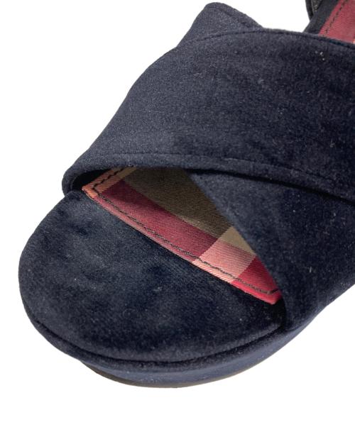 BLUE LABEL CRESTBRIDGE（ブルーレーベルクレストブリッジ）BLUE LABEL CRESTBRIDGE (ブルーレーベルクレストブリッジ) ベロアサンダル ネイビー サイズ:24の古着・服飾アイテム