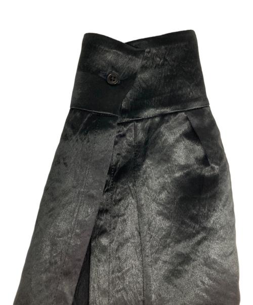 08sircus（ゼロエイトサーカス）08sircus (ゼロエイトサーカス) GLOSSY SATIN CAPE SLEEVE CROPPED TOP/グロッシィーサテンケープスリーブクロップドトップス ブラック サイズ:1の古着・服飾アイテム