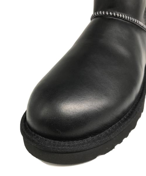 UGG（アグ）UGG (アグ) Classic Ultra Mini LTHR Regen/クラシック ウルトラ ミニ LTHR リジェン ブラック サイズ:JAPAN27の古着・服飾アイテム