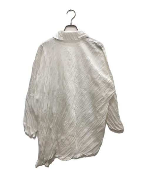me ISSEY MIYAKE（ミーイッセイ ミヤケ）me ISSEY MIYAKE (ミーイッセイ ミヤケ) WHIPPED PLEATS TOP/ホイップド プリーツ トップ ホワイト サイズ:Freeの古着・服飾アイテム