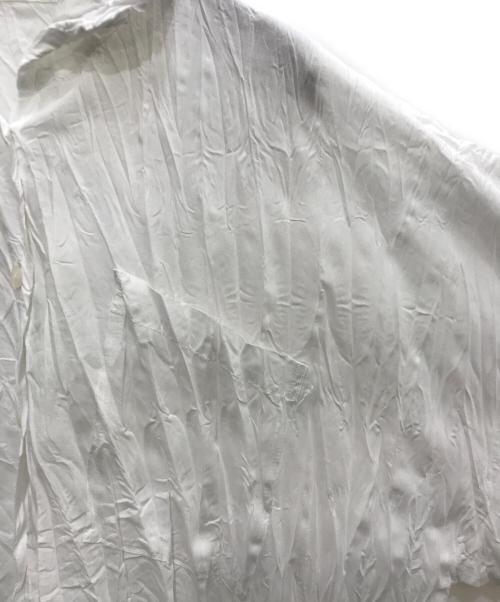 me ISSEY MIYAKE（ミーイッセイ ミヤケ）me ISSEY MIYAKE (ミーイッセイ ミヤケ) WHIPPED PLEATS TOP/ホイップド プリーツ トップ ホワイト サイズ:Freeの古着・服飾アイテム