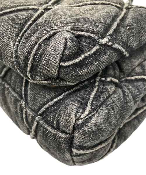 DIESEL（ディーゼル）DIESEL (ディーゼル) ロゴチャーム付きデニムキルティングショルダーバッグ グレーの古着・服飾アイテム