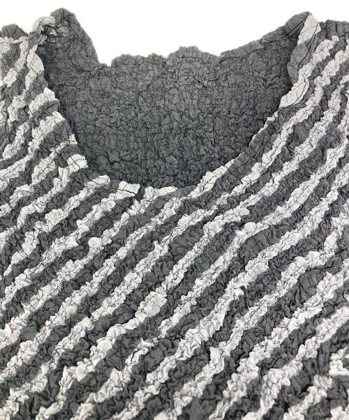 me ISSEY MIYAKE（ミーイッセイ ミヤケ）me ISSEY MIYAKE (ミーイッセイ ミヤケ) ノースリーブカットソー グレー サイズ:-の古着・服飾アイテム