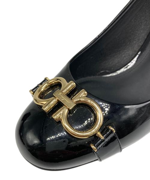 Salvatore Ferragamo（サルヴァトーレ フェラガモ）Salvatore Ferragamo (サルヴァトーレ フェラガモ) ガンチーニビットチャンキーヒールパンプス ブラック サイズ:7Dの古着・服飾アイテム