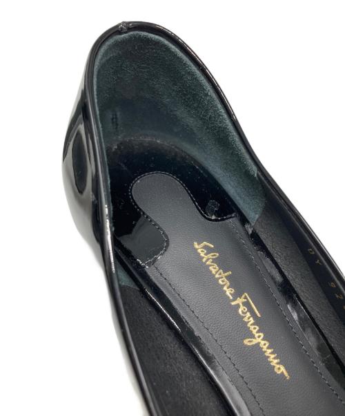 Salvatore Ferragamo（サルヴァトーレ フェラガモ）Salvatore Ferragamo (サルヴァトーレ フェラガモ) ガンチーニビットチャンキーヒールパンプス ブラック サイズ:7Dの古着・服飾アイテム