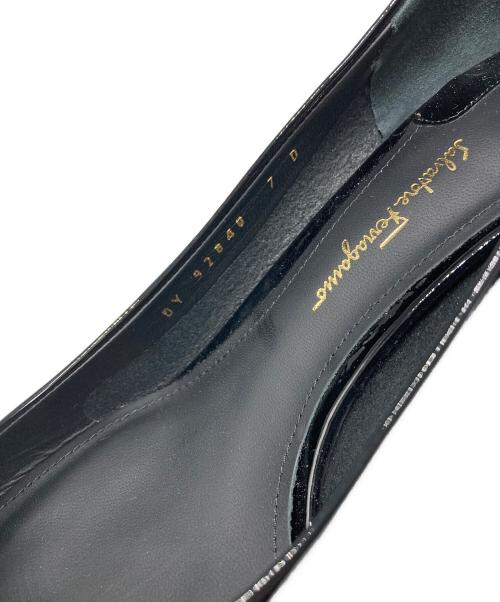 Salvatore Ferragamo（サルヴァトーレ フェラガモ）Salvatore Ferragamo (サルヴァトーレ フェラガモ) ガンチーニビットチャンキーヒールパンプス ブラック サイズ:7Dの古着・服飾アイテム