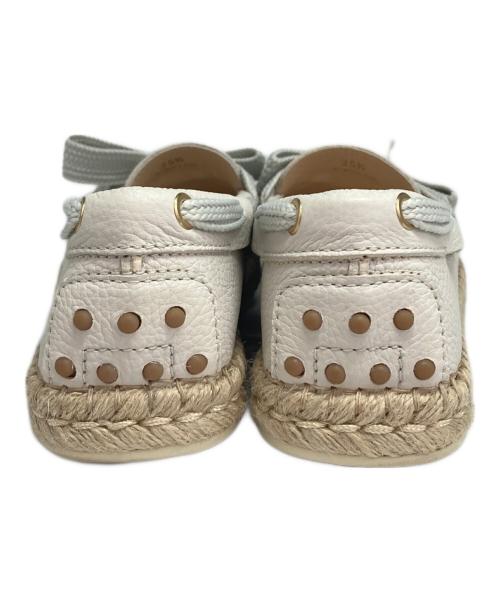 TOD'S（トッズ）TOD'S (トッズ) ドライビングシューズ ホワイト サイズ:35 1/2の古着・服飾アイテム