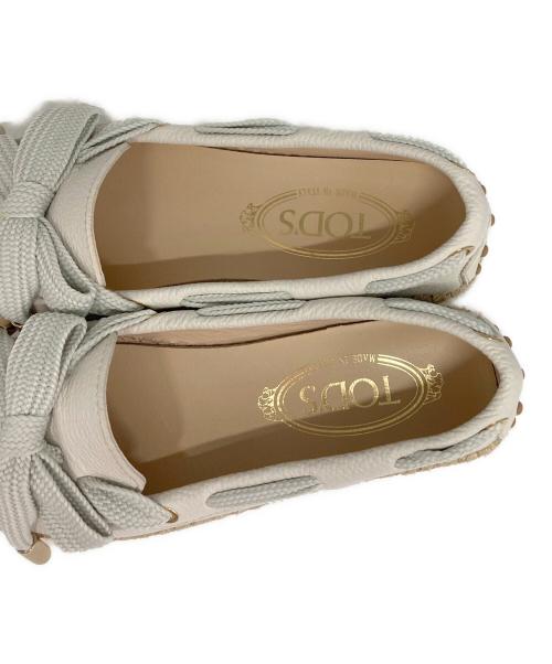 TOD'S（トッズ）TOD'S (トッズ) ドライビングシューズ ホワイト サイズ:35 1/2の古着・服飾アイテム