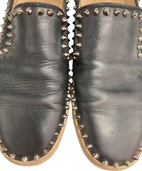 Christian Louboutin（クリスチャン・ルブタン）Christian Louboutin (クリスチャン・ルブタン) スタッズ装飾スリッポン ブラック サイズ:42の古着・服飾アイテム