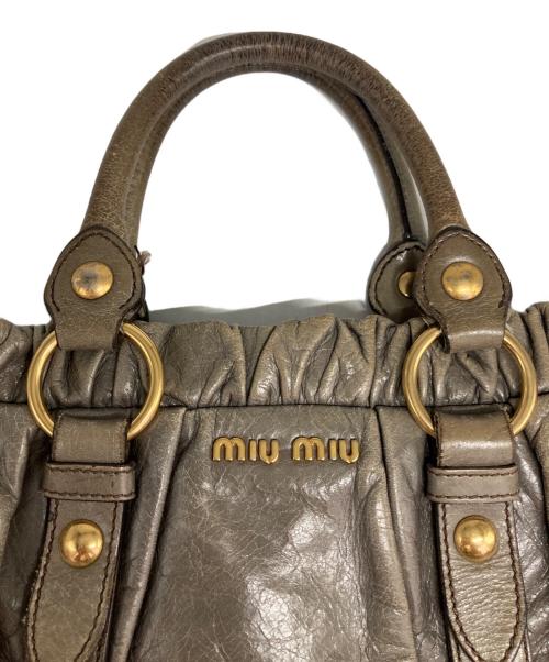 MIU MIU（ミュウミュウ）MIU MIU (ミュウミュウ) 2WAYバッグ グレーの古着・服飾アイテム