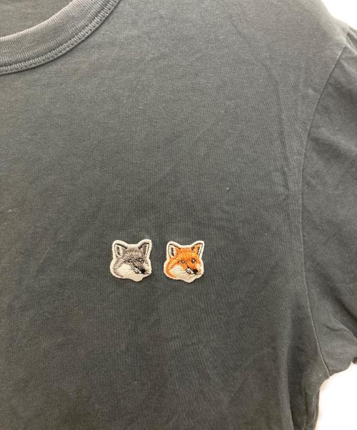 maison kitsune（メゾンキツネ）MAISON KITSUNE (メゾンキツネ) ダブル フォックスヘッド パッチ クラシックTシャツ グレー サイズ:Ｓの古着・服飾アイテム