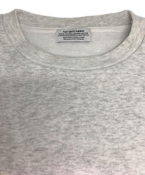 POET MEETS DUBWISE（ポエットミーツダブワイズ）POET MEETS DUBWISE (ポエットミーツダブワイズ) TRIP OVERSIZED SWEAT グレー サイズ:XLの古着・服飾アイテム