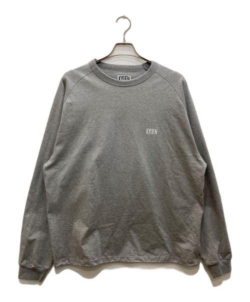 KYUEN（キュウエン）KYUEN (キュウエン) ロゴ刺繍ロングスリーブカットソー グレー サイズ:2の古着・服飾アイテム