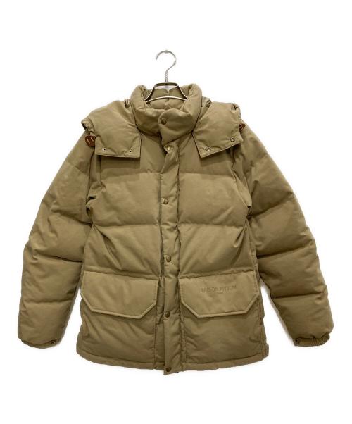 maison kitsune（メゾンキツネ）maison kitsune (メゾンキツネ) GOLDWIN (ゴールドウイン) コラボダウンジャケット ベージュ サイズ:XSの古着・服飾アイテム